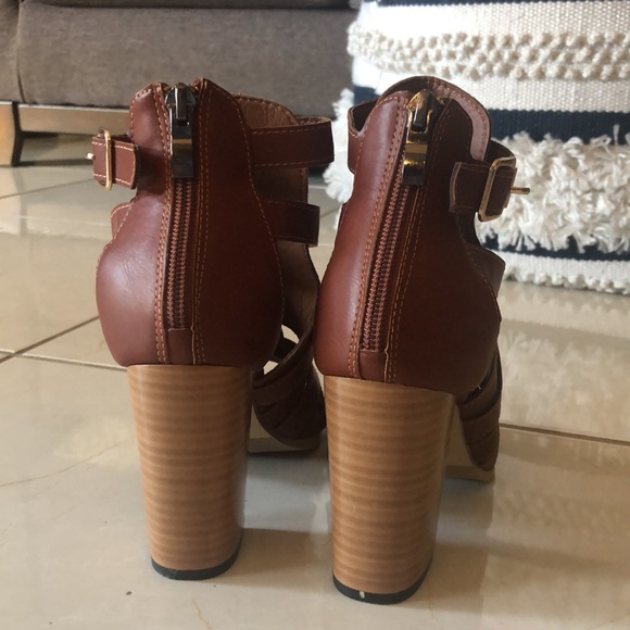 Brown high heels - Picture 3 of 4